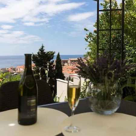 Purple Rain - With Terrace & Sea View Lägenhet *